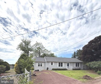 /international/us/9-piegan-lane-browns-mills-nj-110108339871/
