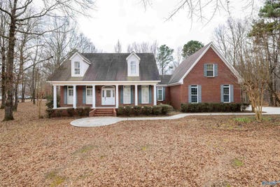 /international/us/121-brookhaven-lane-hamilton-al-110107962439/