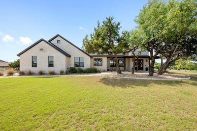 /international/us/215-sandy-creek-cv-driftwood-tx-110110018728/