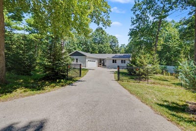 /international/us/8270-sheridan-street-montague-mi-110109669295/