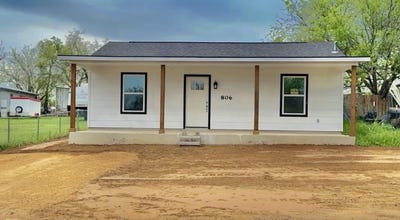 /international/us/806-e-brown-street-llano-tx-110098595484/