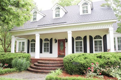 /international/us/609-robeson-avenue-lake-waccamaw-nc-110107865763/