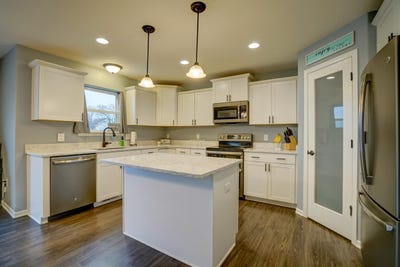 /international/us/131-w-blackhawk-drive-fort-atkinson-wi-110103184470/