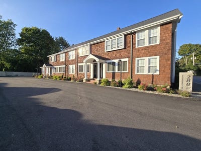 /international/us/288-pleasant-st-stoughton-ma-110109007521/