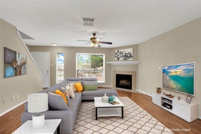 /international/us/2203-place-rebecca-lane-houston-tx-110108470788/