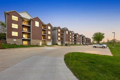 /international/us/1092-walnut-ave-riverside-ia-110107841269/