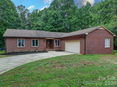/international/us/1320-richard-road-salisbury-nc-110108766393/