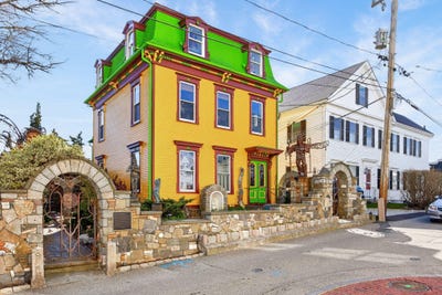 /international/us/4-center-street-provincetown-ma-110108382162/