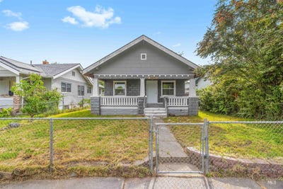 /international/us/1049-8th-street-clarkston-wa-110107957585/