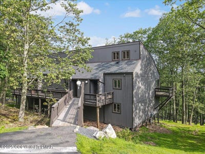 /international/us/97-cross-country-lane-tannersville-pa-110101165298/