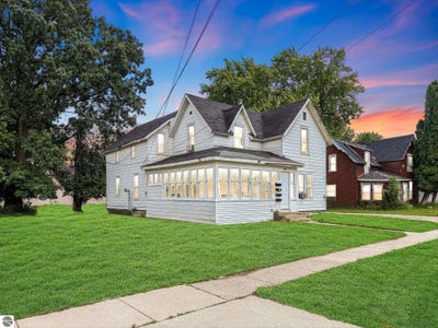 /international/us/316-euclid-street-alma-mi-110109209465/