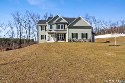 /international/us/147-winchester-drive-southington-ct-110107169737/