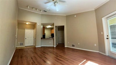 /international/us/10017-courtney-palms-boulevard-tampa-fl-110107436191/