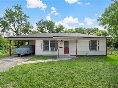 /international/us/211-s-smyth-street-mart-tx-110098953621/