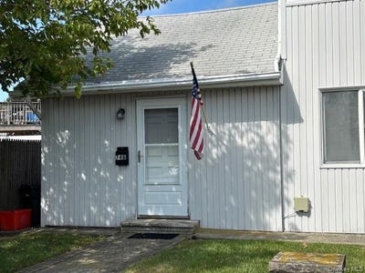 /international/us/74-radcliffe-road-island-park-ny-110108616436/