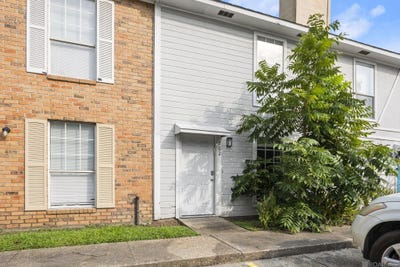/international/us/8091-bayou-fountain-ave-baton-rouge-la-110101458891/