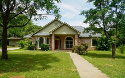 /international/us/404-e-oakdale-street-keene-tx-110108251515/