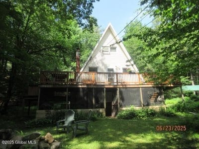 /international/us/28-pine-place-hadley-ny-110100507291/?lang=en