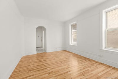 /international/us/35-21-28th-street-queens-ny-110104627523/