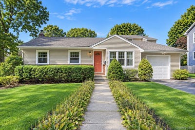 /international/us/2-milburn-lane-huntington-ny-110120453440/