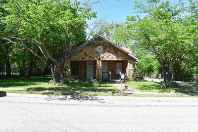 /international/us/112-2nd-street-keene-tx-110108417154/