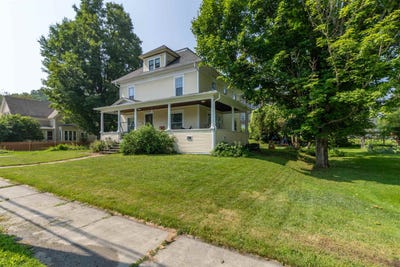 /international/us/4-willoughby-avenue-orleans-vt-110100979126/