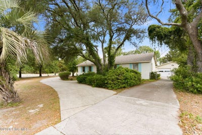 /international/us/814-cape-fear-boulevard-carolina-beach-nc-110106351257/