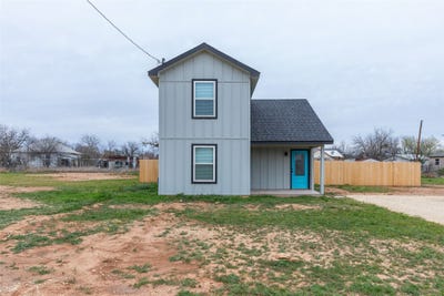 /international/us/708-w-1st-street-coleman-tx-110106503192/