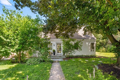 /international/us/1008-edward-road-prospect-heights-il-110108880279/