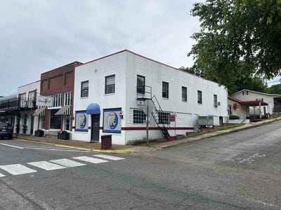 /international/us/132-e-main-street-hardy-ar-110108439982/