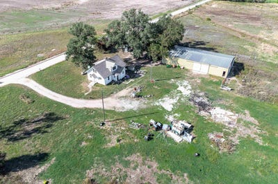 /international/us/5202-n-willow-lake-burrton-ks-110103319410/