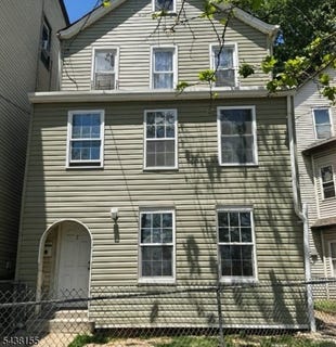 /international/us/7-circle-ave-paterson-city-nj-110108631780/