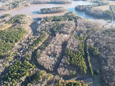 /international/us/9968-lakeside-terrace-bullock-nc-110089416555/
