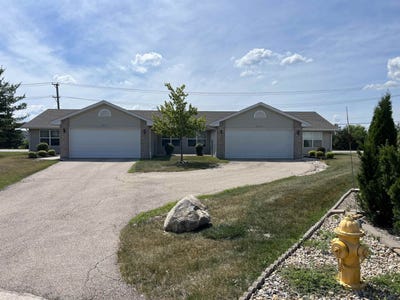 /international/us/7051-7053-sue-loves-park-il-110101087901/