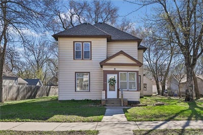/international/us/335-adams-street-se-hutchinson-mn-110107567154/