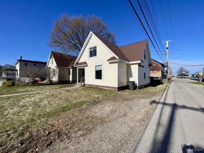 /international/us/105-n-19th-street-escanaba-mi-110107923800/