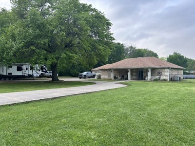 /international/us/201-w-oak-street-eustace-tx-110104636074/