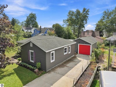 /international/us/304-s-pine-street-lake-city-mi-110119763804/