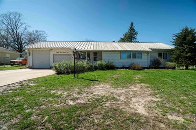 /international/us/3429-logan-avenue-waterloo-ia-110107439013/