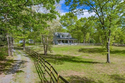 /international/us/21-cloverfield-way-hatchville-ma-110098393131/