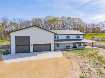 /international/us/2515-county-road-hk-barneveld-wi-110099332320/