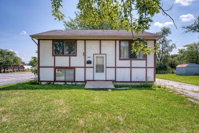 /international/us/2432-223rd-street-sauk-village-il-110101452463/