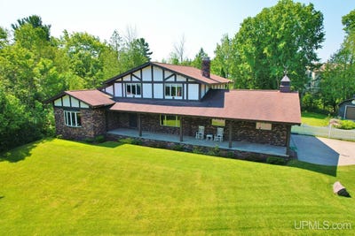 /international/us/1005-eleventh-houghton-mi-110093168753/