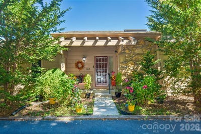 /international/us/163-country-ridge-road-laurel-park-nc-110120456071/