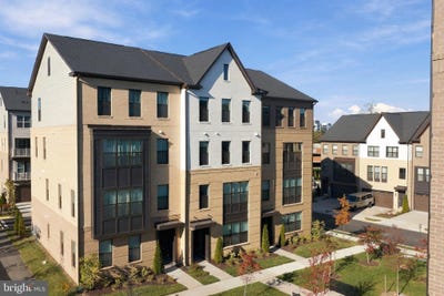 /international/us/4906-longmire-way-chantilly-va-110120888169/
