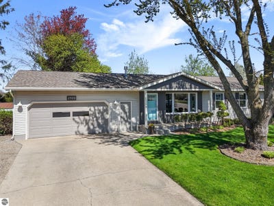 /international/us/2900-victoria-drive-traverse-city-mi-110107999268/