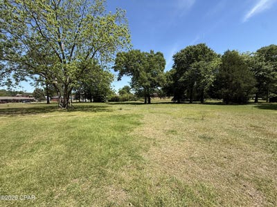 /international/us/white-avenue-graceville-fl-110119333695/