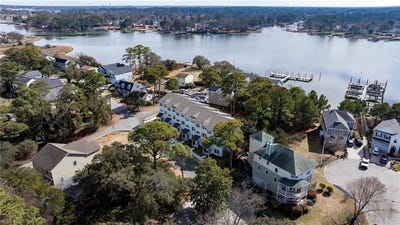 /international/us/2917-pretty-lake-avenue-norfolk-va-110106093981/