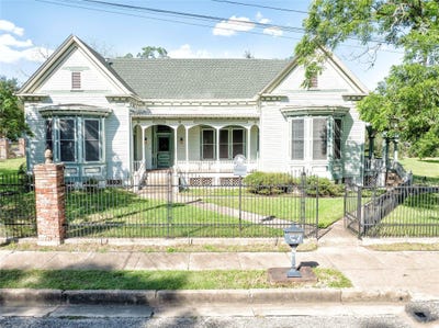 /international/us/350-n-madison-st-la-grange-tx-110108475144/