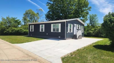 /international/us/1200-maple-leaf-court-charlotte-mi-110108491064/